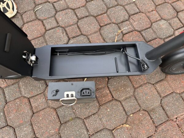 New 2023 Electric Scooter 1100W 45km/h 100km Range GPS track Google - Image 7
